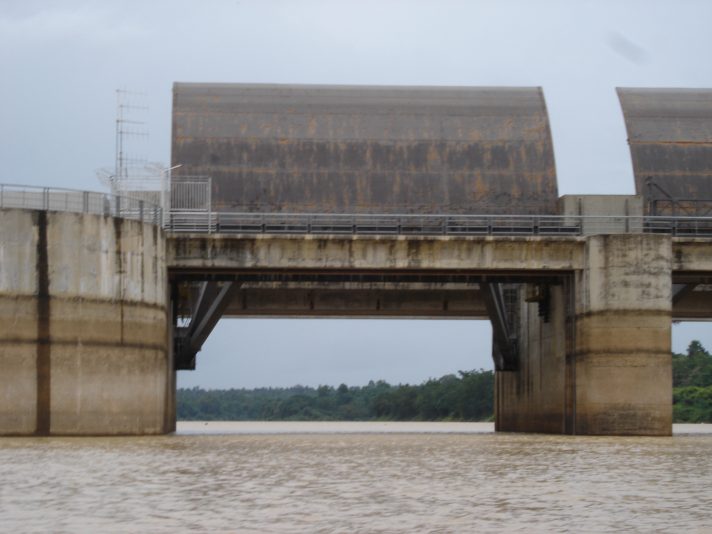 Pak Mun Dam, located 5.5 km west of the confluence of the Mun and Mekong Rivers in Ubon Ratchathani Province, Thailand. Photo by Water, Food and Livelihoods in River Basins via Flickr. Licensed under CC-BY-2.0.